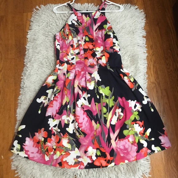 Vince Camuto Dresses & Skirts - Vince Camuto Gorgeous dress worn once
